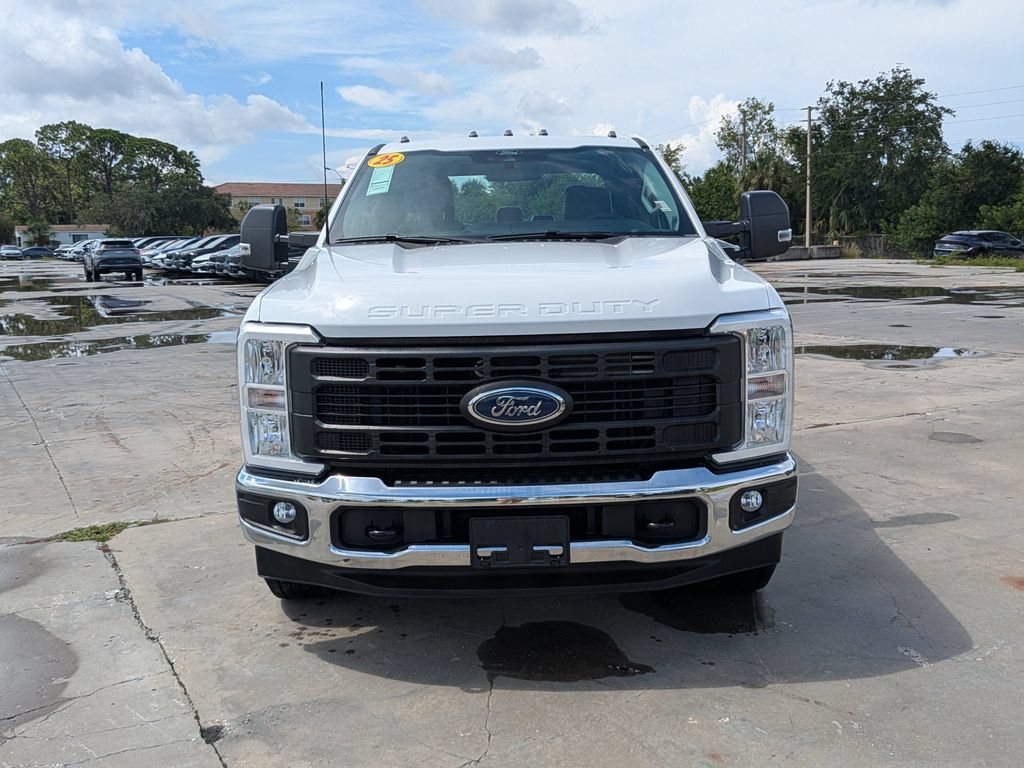 Used 2025 Ford F350 XL w/ XL Chrome Package RWD image 3