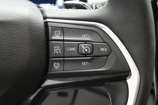 Used 2023 Jeep Grand Cherokee L Laredo AWD/4WD image 14