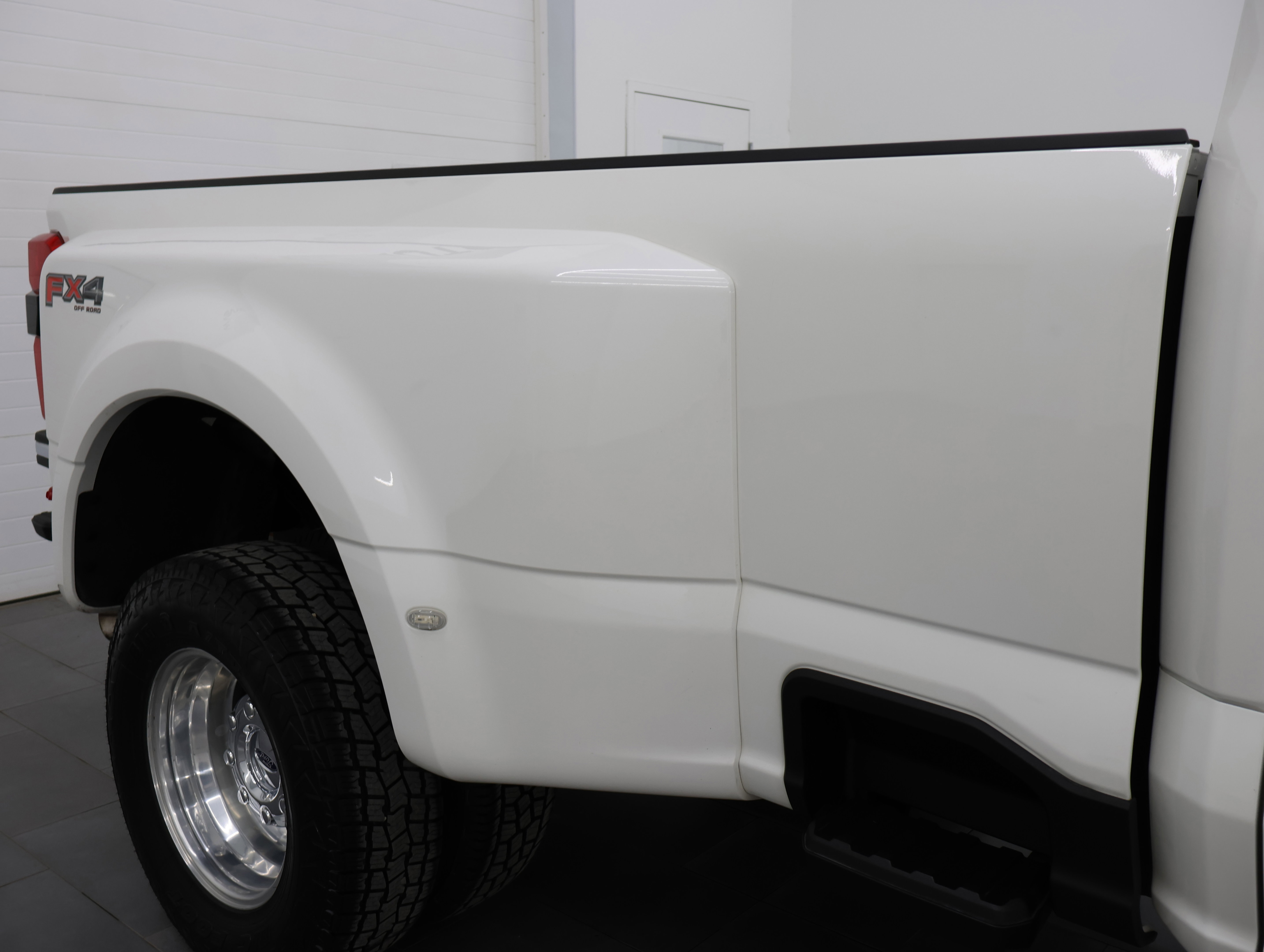 Used 2023 Ford F350 Lariat w/ FX4 Off-Road Package image 29