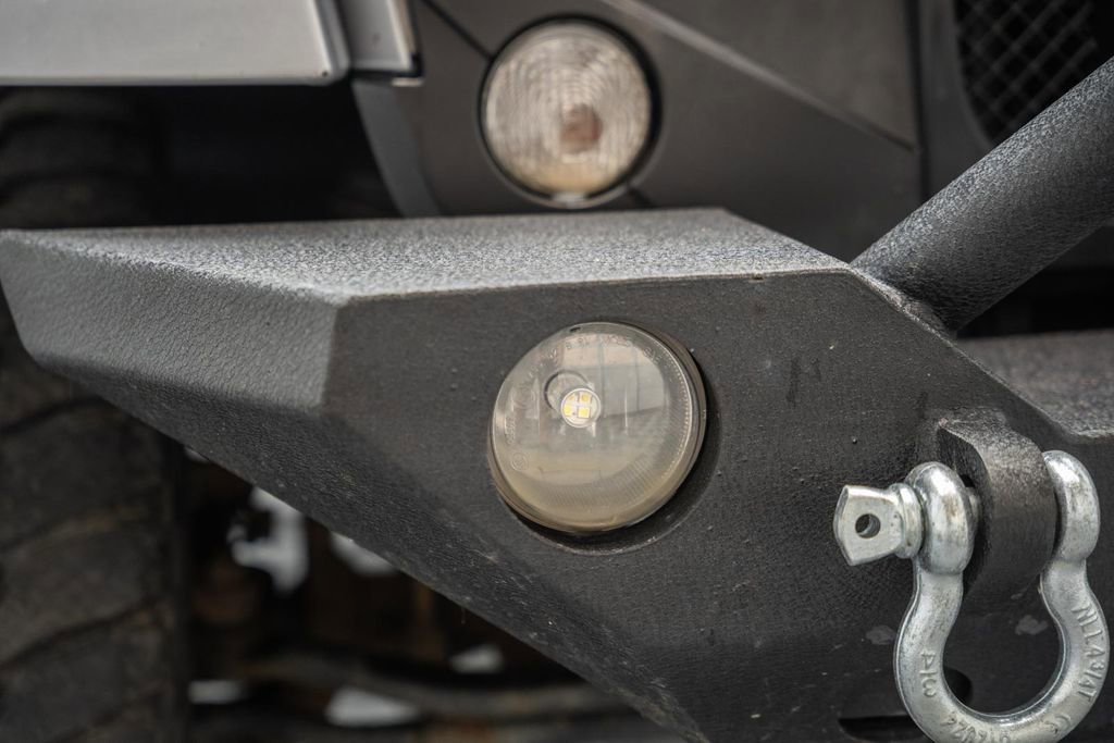 Used 2015 Jeep Wrangler Unlimited Rubicon w/ Connectivity Group image 12