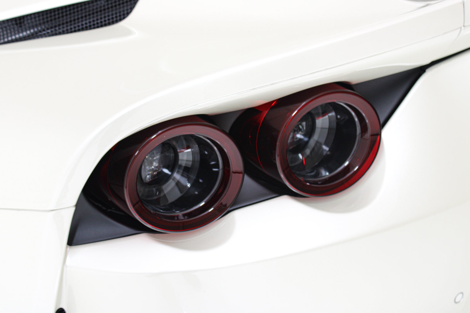 Used 2020 Ferrari 812 Superfast RWD image 33