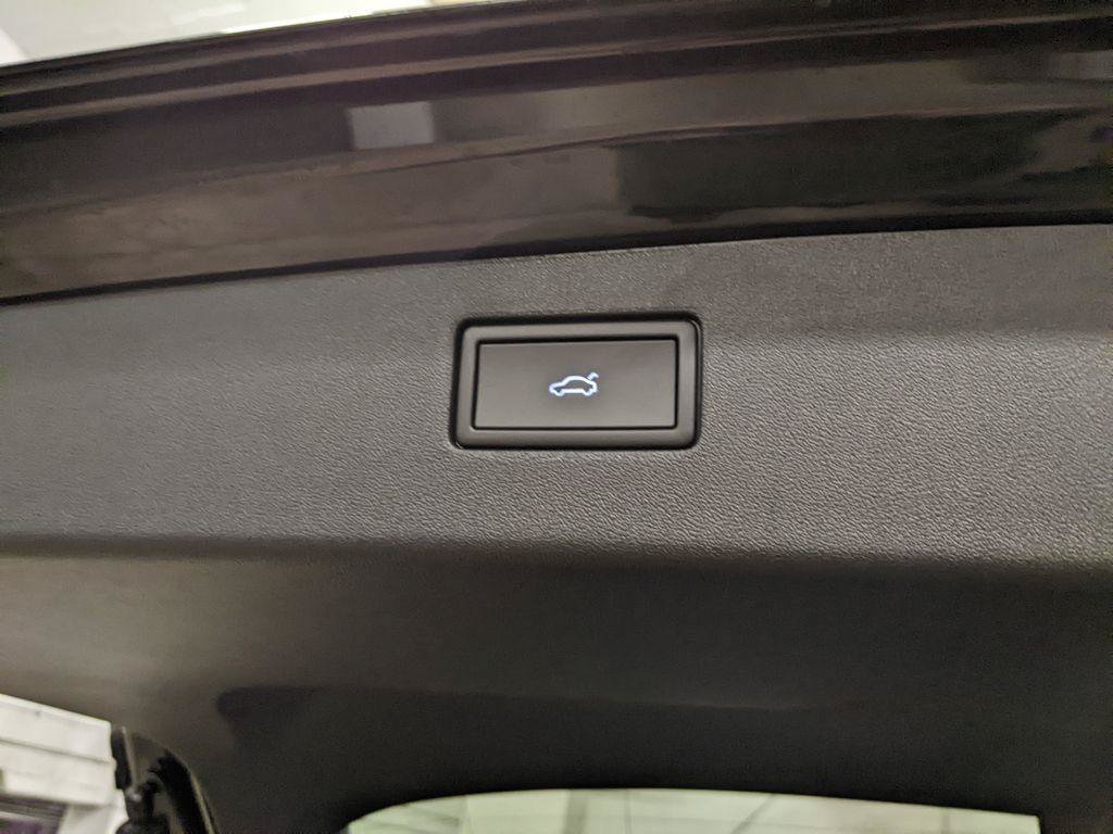 New 2026 Volkswagen Tiguan SE R-Line AWD/4WD image 30