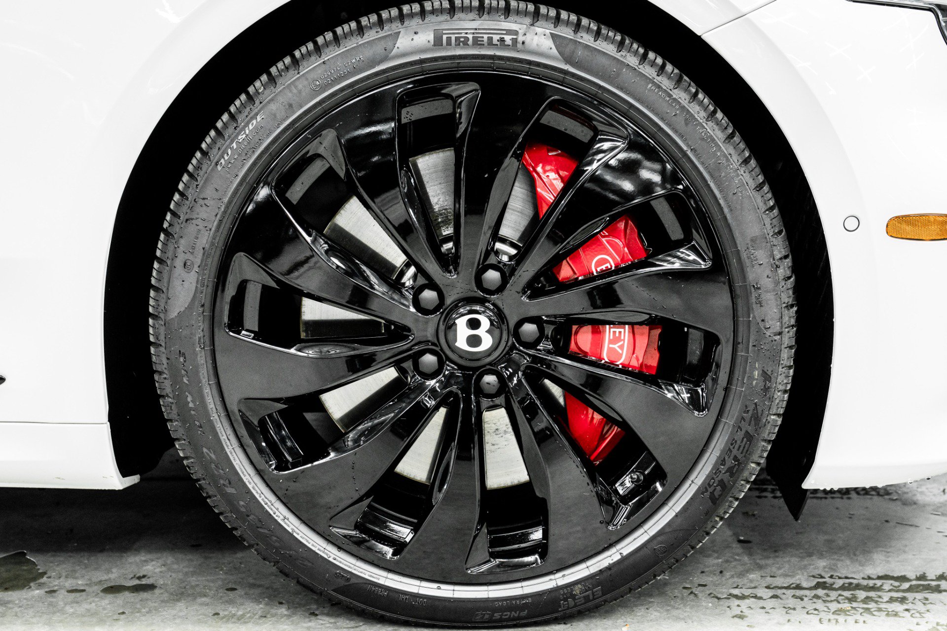 Used 2025 Bentley Continental GT AWD/4WD image 32