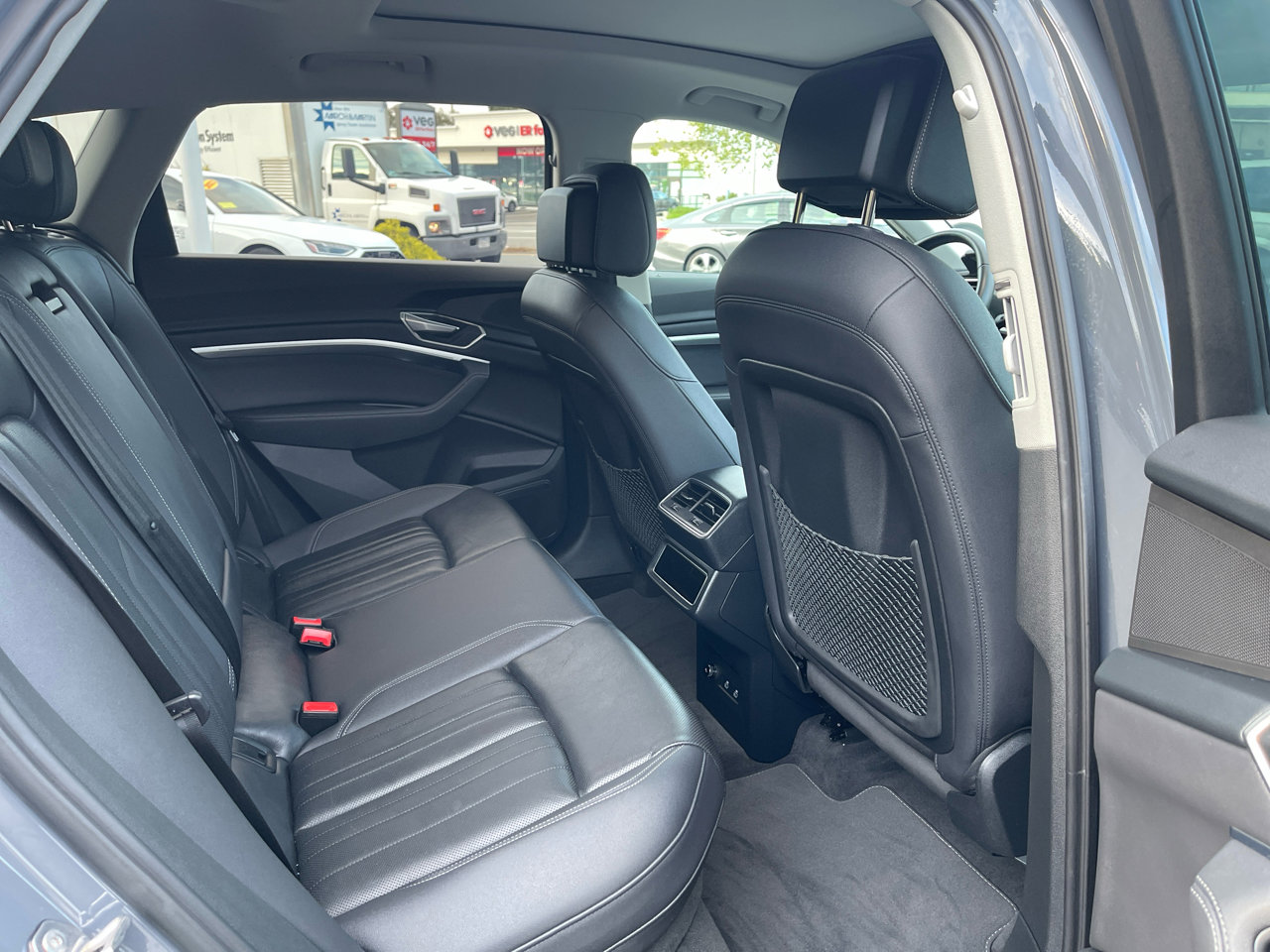 Used 2024 Audi Q8 e-tron Premium Plus w/ Premium Plus Package image 42