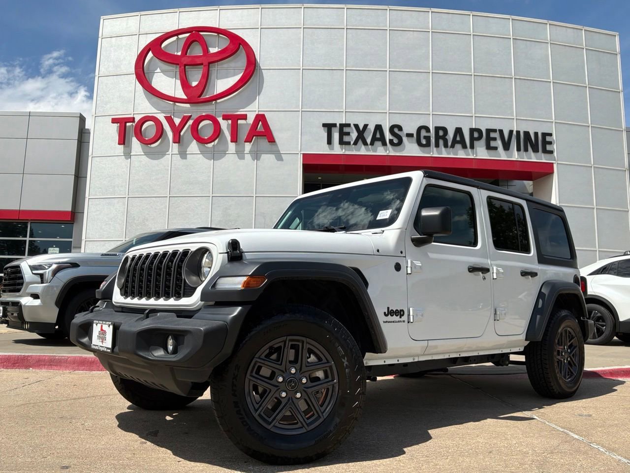 Used 2025 Jeep Wrangler Unlimited Sport AWD/4WD image 2