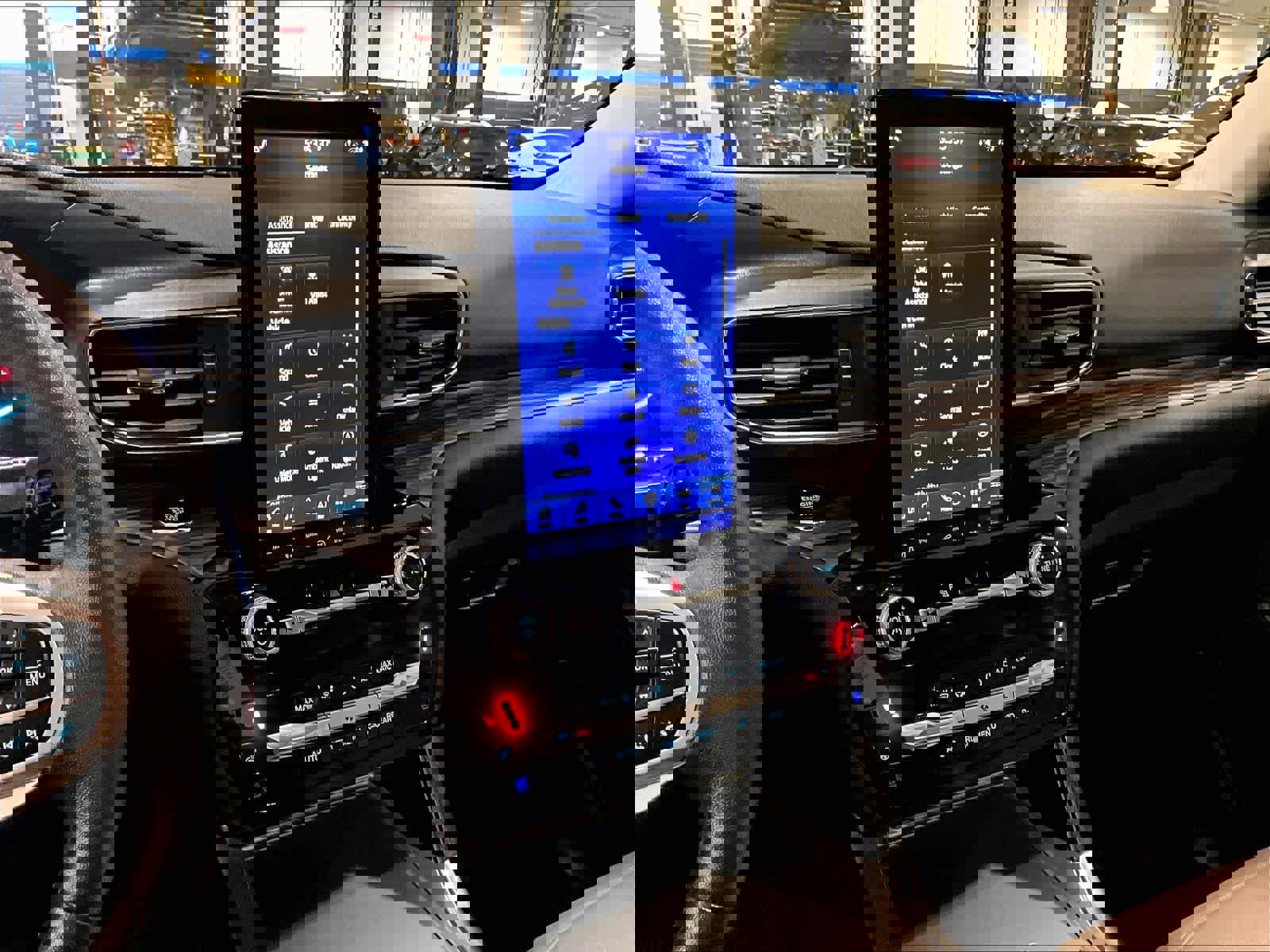 Used 2023 Ford Explorer Limited w/ Limited Technology Package image 19