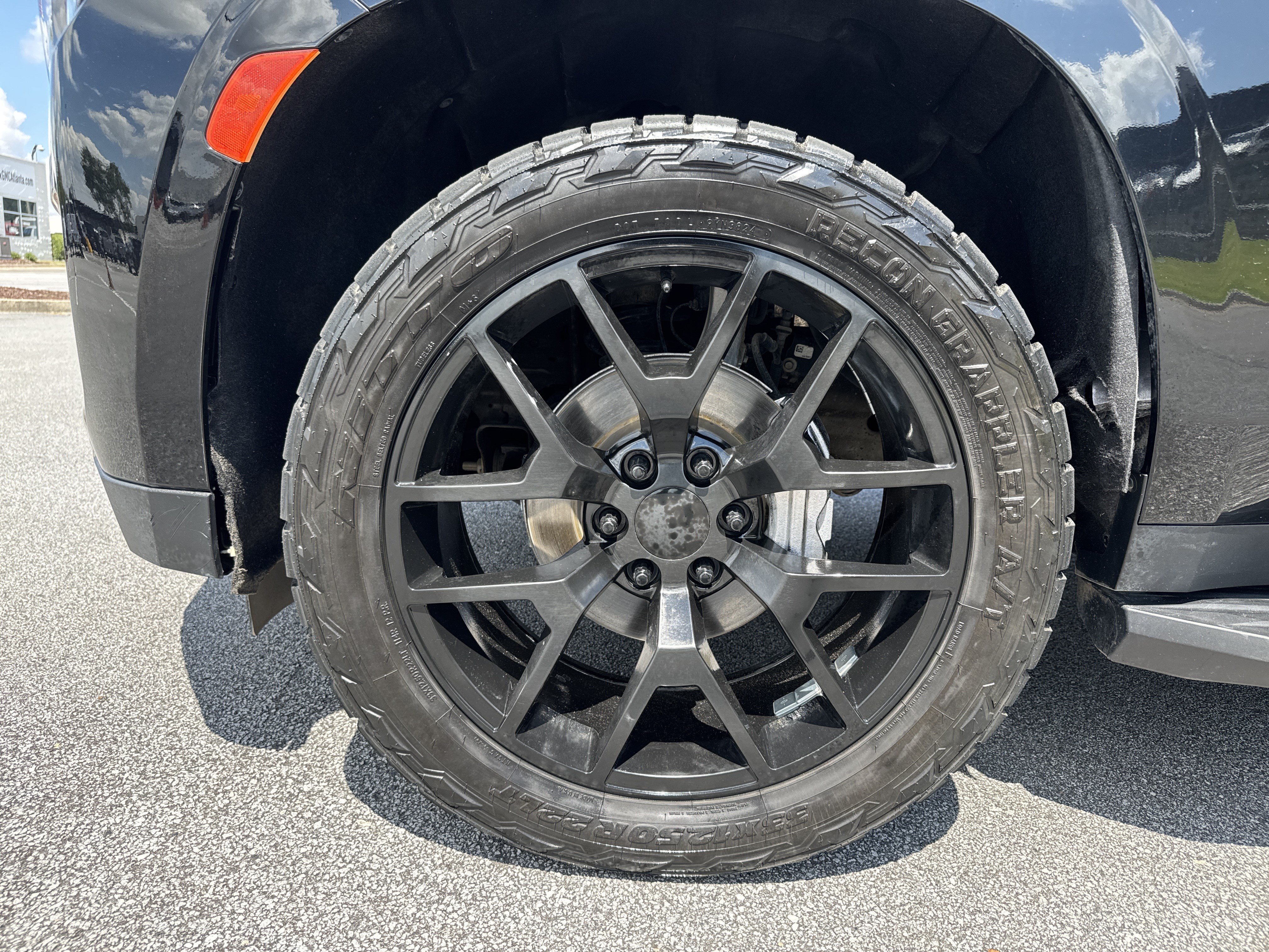Used 2022 GMC Yukon SLE w/ Gmc Pro Safety Plus Package AWD/4WD image 12
