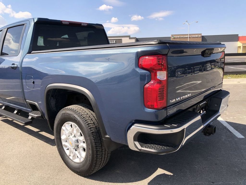 Used 2025 Chevrolet Silverado 2500 LT image 4