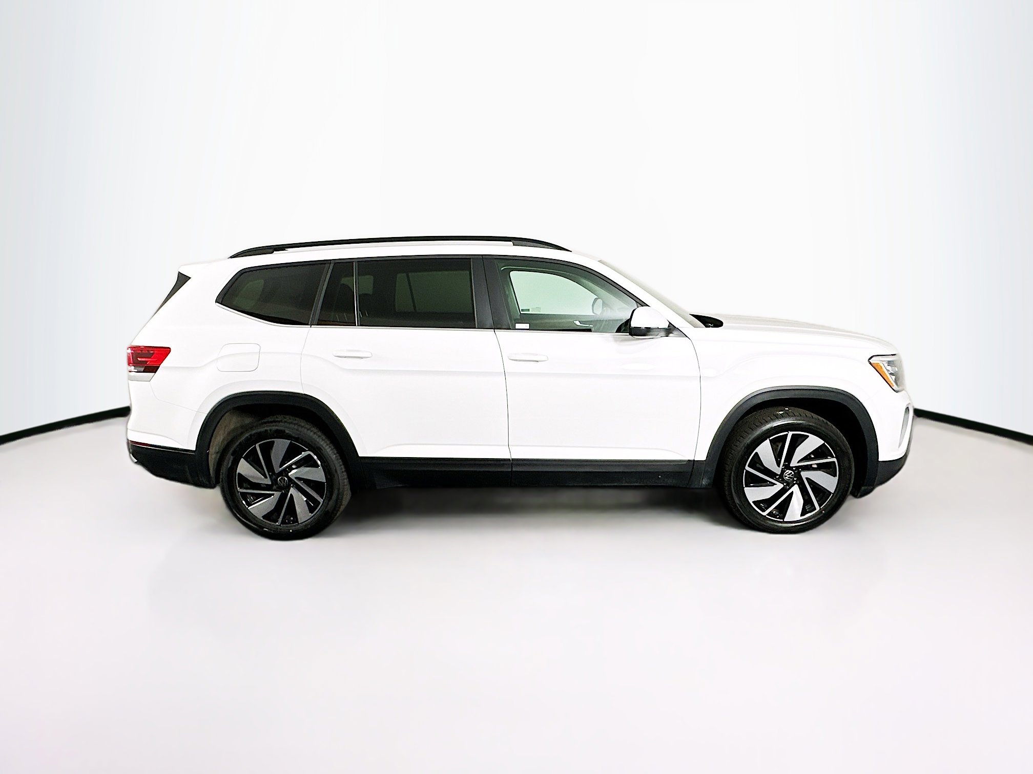 Used 2025 Volkswagen Atlas SE image 10