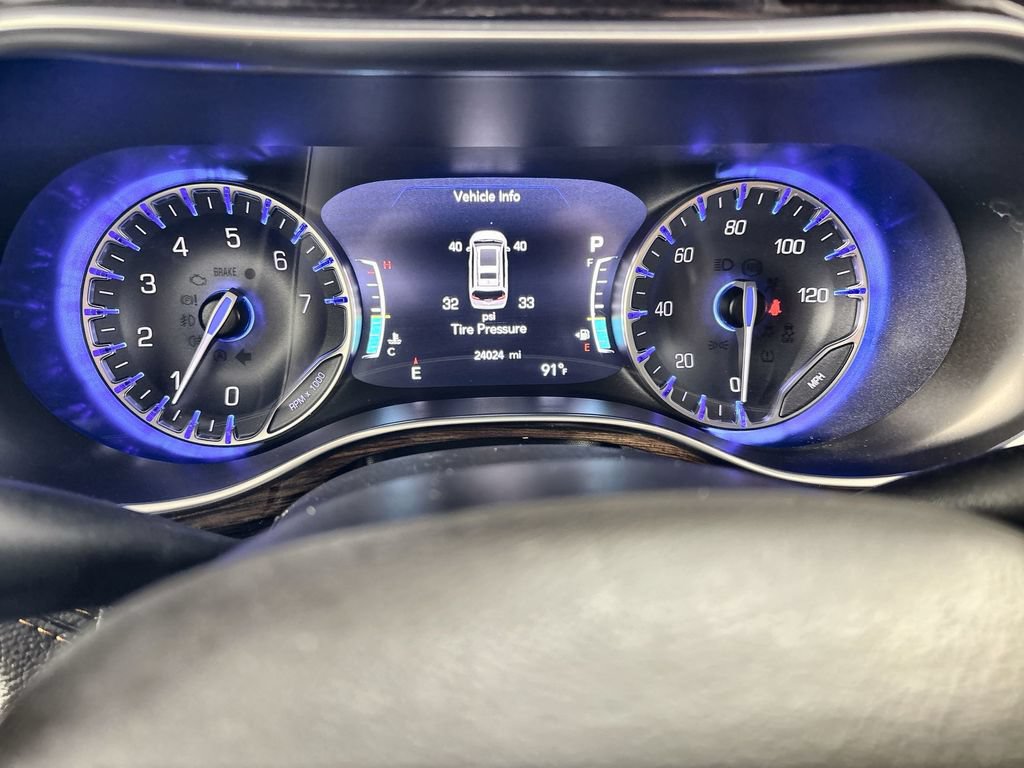 Used 2023 Chrysler Pacifica Pinnacle AWD/4WD image 10