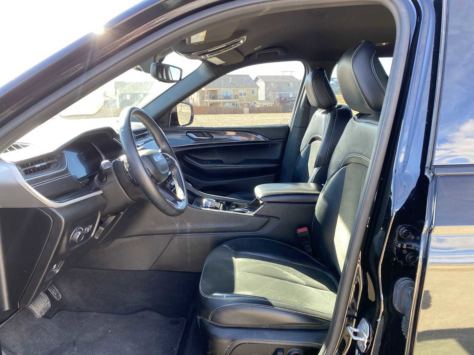 Used 2021 Jeep Grand Cherokee L Laredo image 15