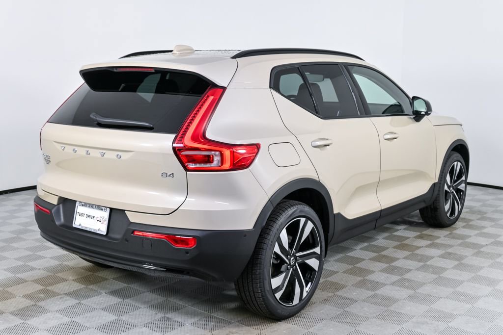 New 2026 Volvo XC40 B4 Plus w/ Protection Package Premier image 27