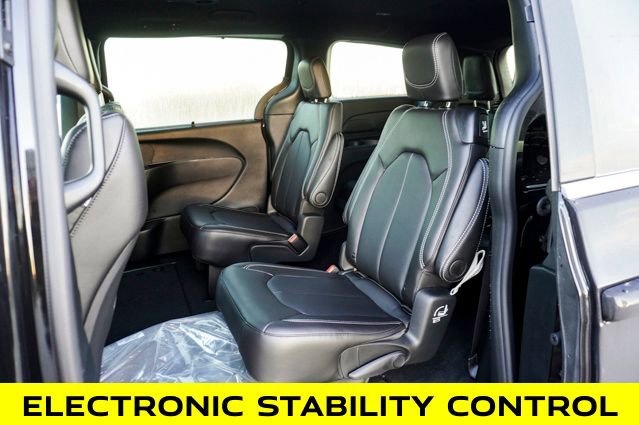 New 2026 Chrysler Pacifica Select image 11