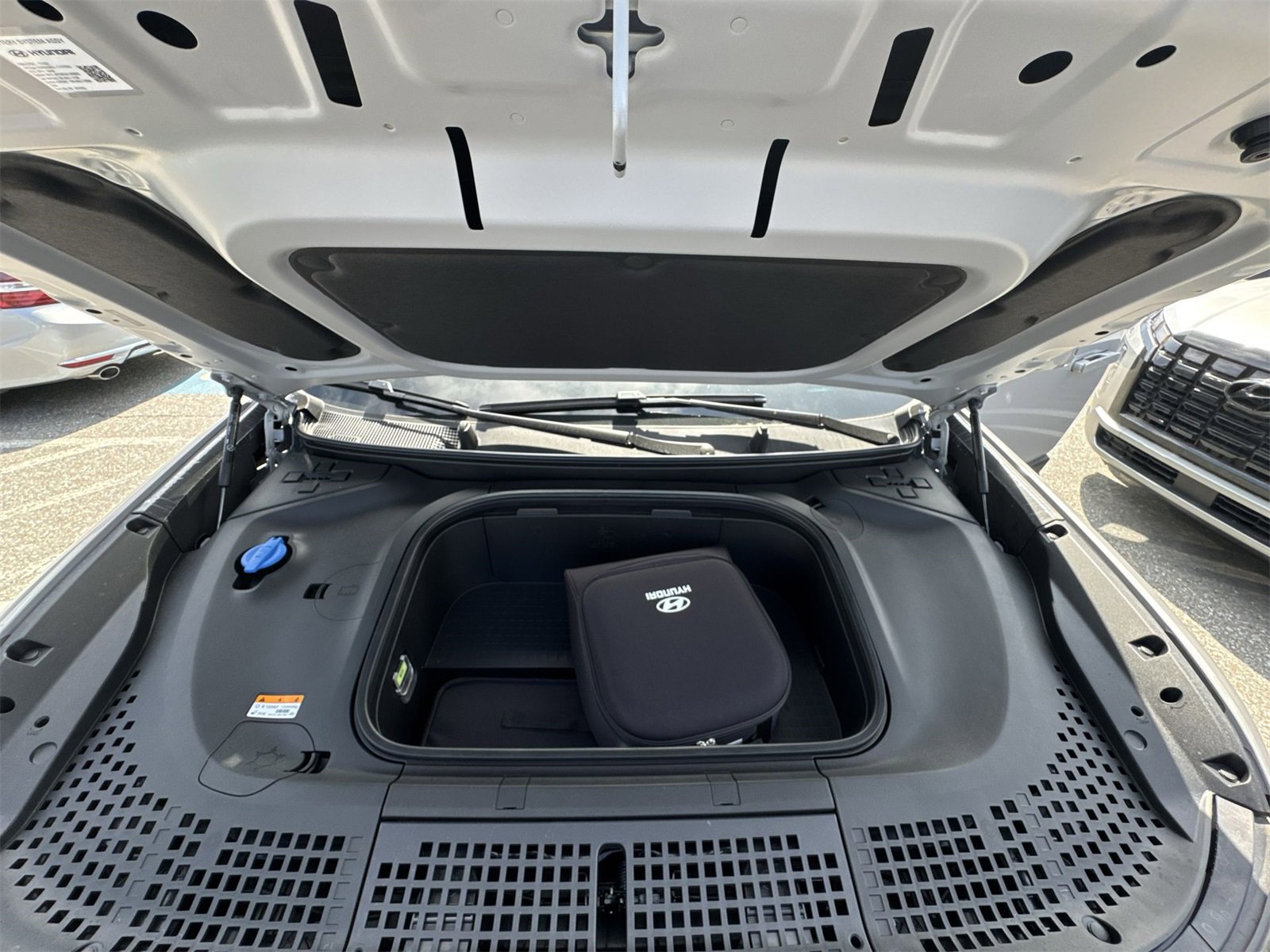 New 2026 Hyundai Ioniq 9 SE image 18