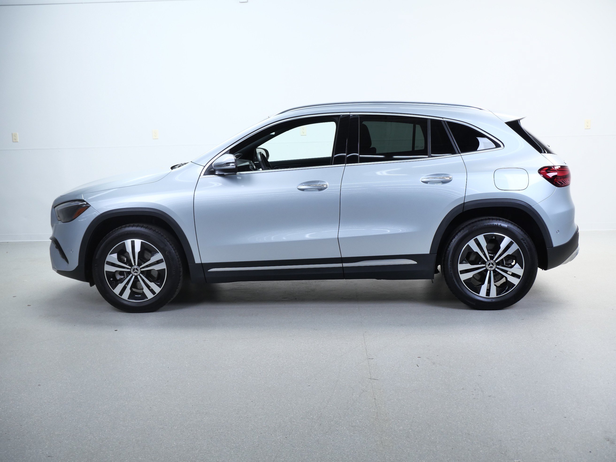 Certified 2025 Mercedes-Benz GLA 250 4MATIC image 10