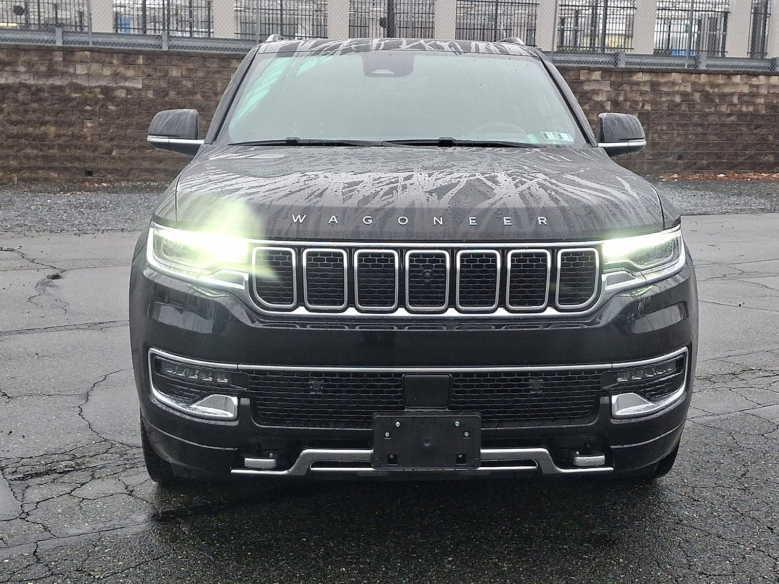 Used 2024 Jeep Wagoneer L Series III w/ Premium Group I image 2