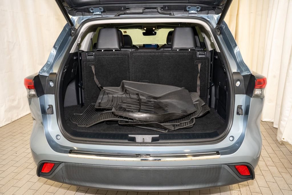 Used 2023 Toyota Highlander XLE image 5