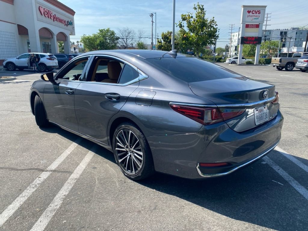 Used 2023 Lexus ES 250 w/ Premium Package image 4