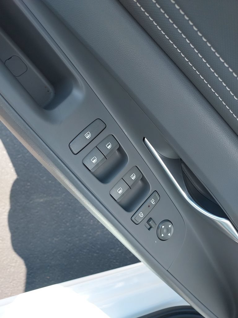 Used 2025 Hyundai Elantra SEL FWD image 11