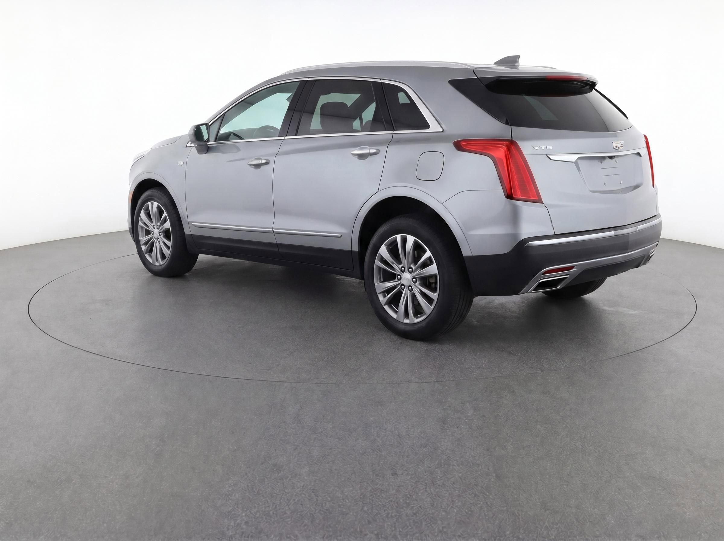 Certified 2024 Cadillac XT5 Premium Luxury FWD image 3