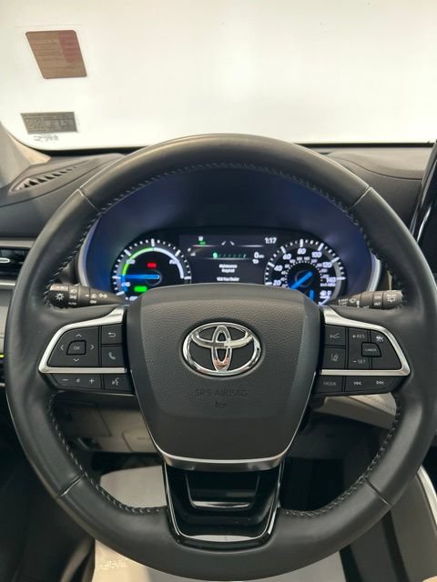 Used 2021 Toyota Highlander XLE AWD/4WD image 11