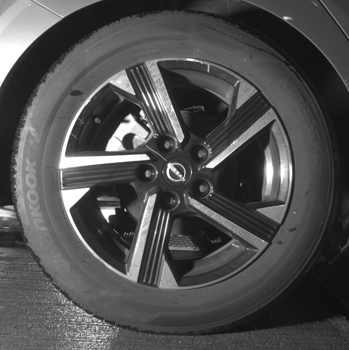 Used 2025 Nissan Sentra SV FWD image 15