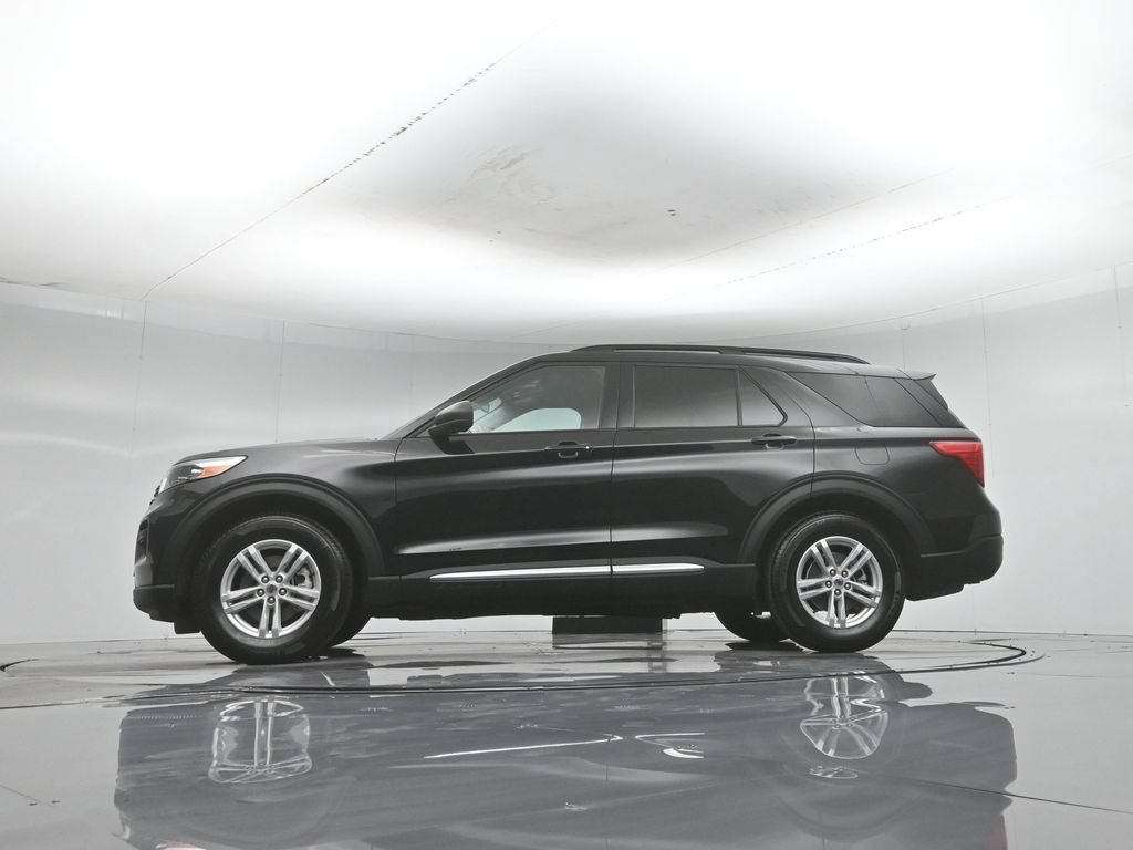 Certified 2024 Ford Explorer XLT RWD image 48