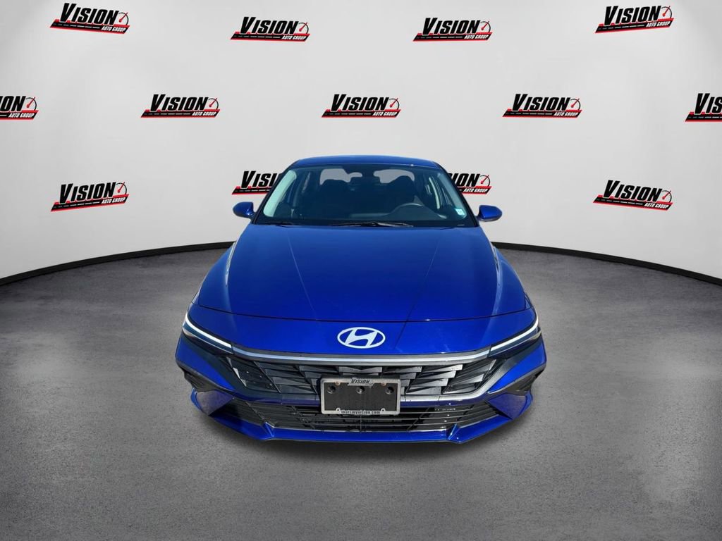 Certified 2024 Hyundai Elantra SE image 2