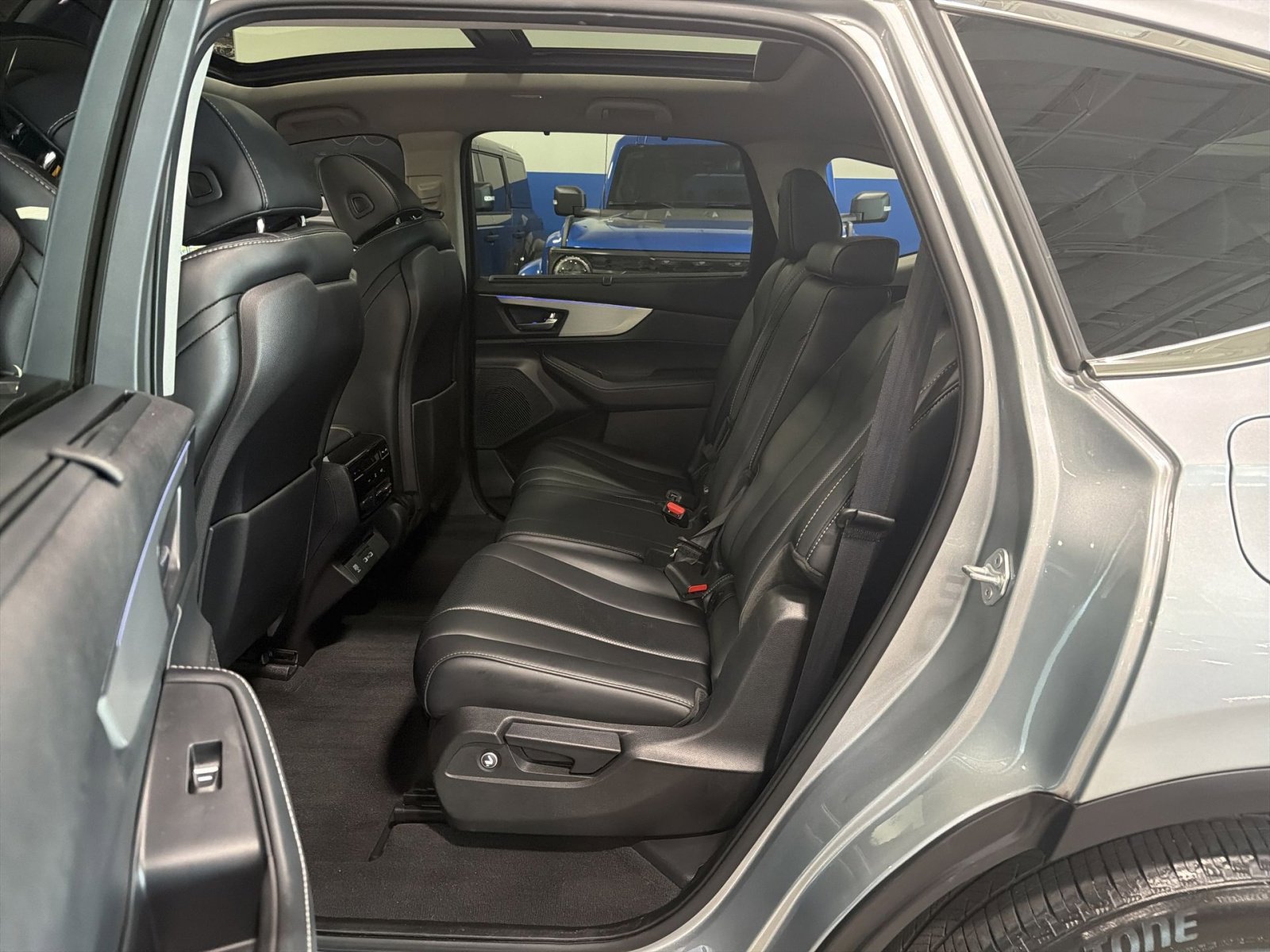 Used 2023 Acura MDX SH-AWD w/ Technology Package image 30