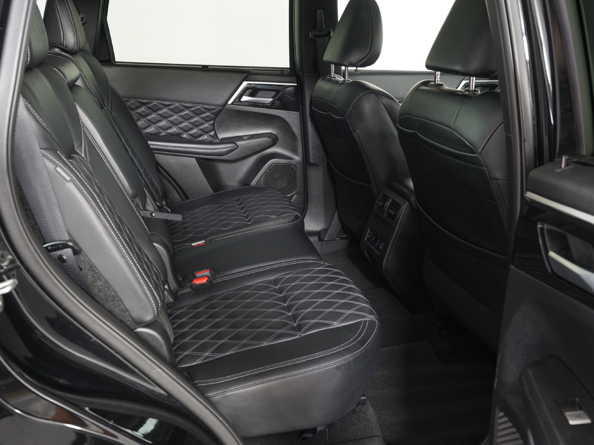 Used 2024 Mitsubishi Outlander SEL FWD image 10