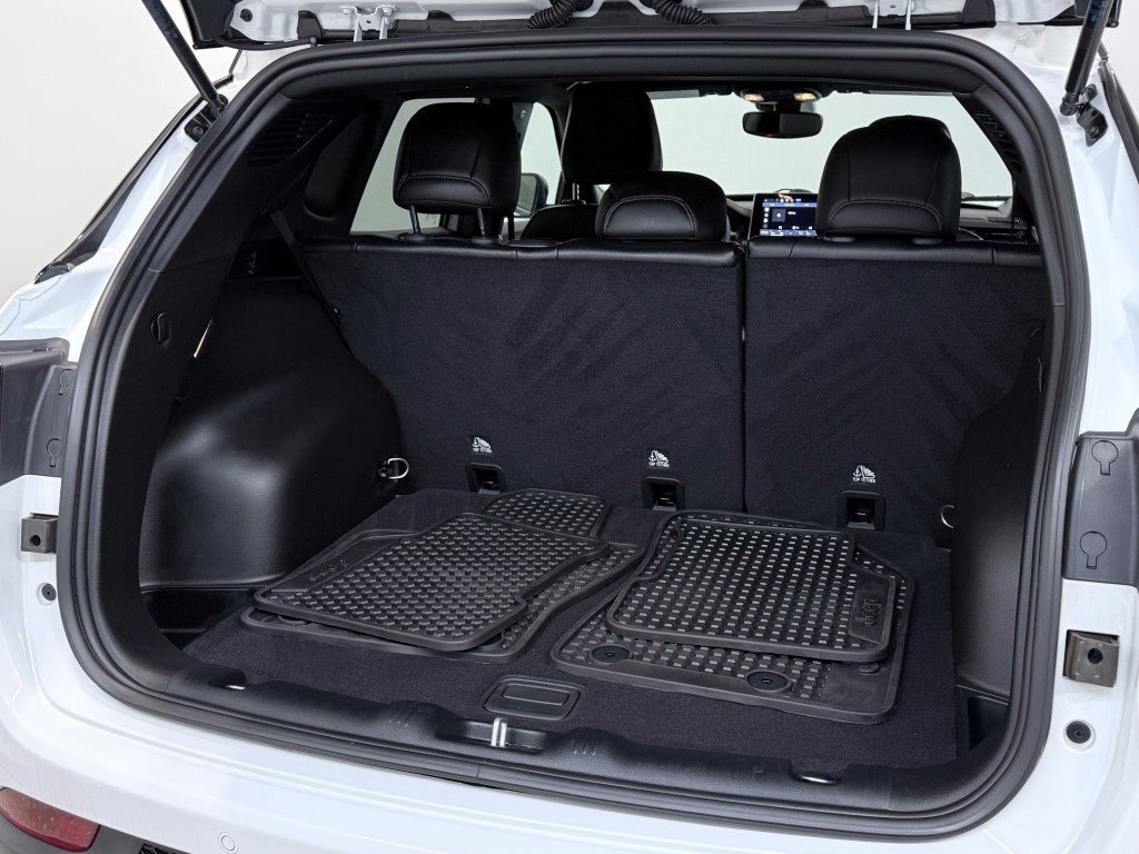 Used 2024 Jeep Compass Trailhawk image 16