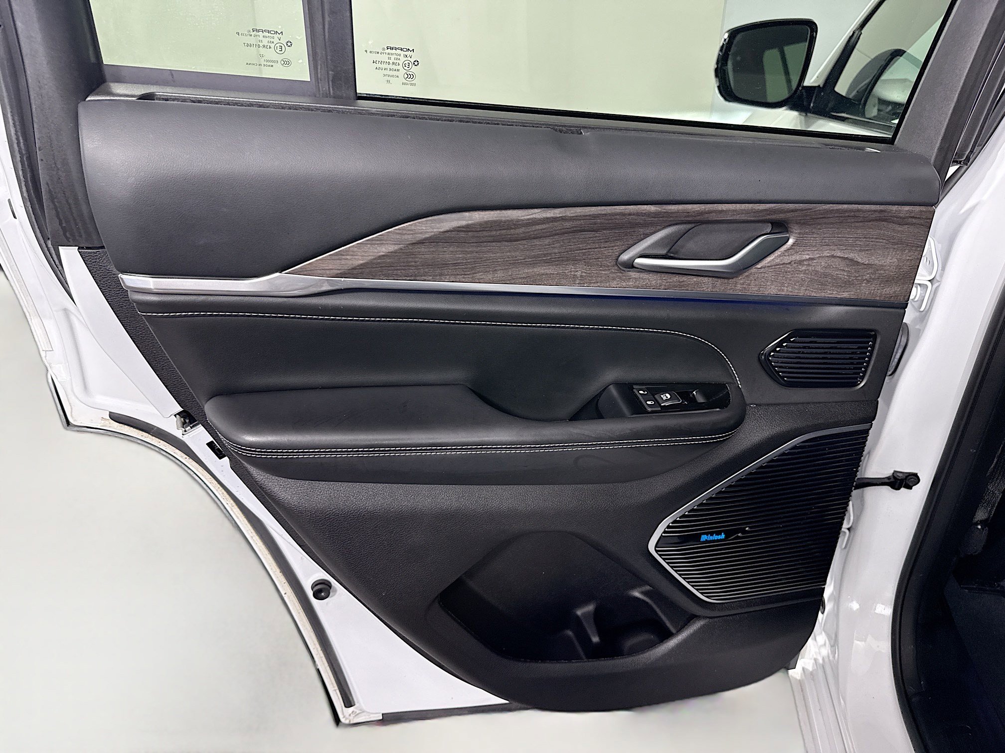 Used 2023 Jeep Grand Cherokee Overland w/ Advanced Protech Group III image 26