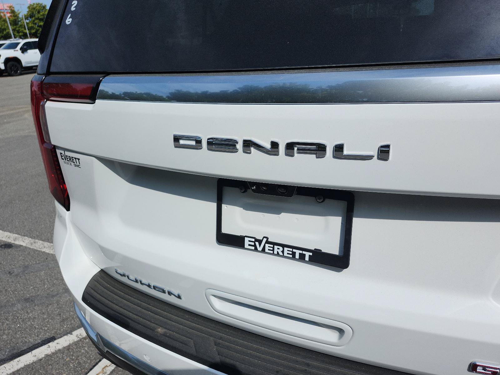 New 2026 GMC Yukon XL Denali w/ Denali Reserve Package AWD/4WD image 4
