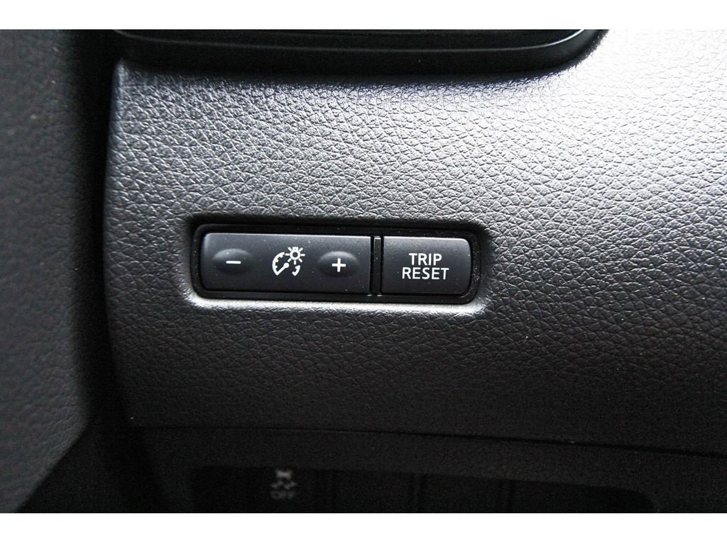 Used 2018 Nissan Rogue Sport SL FWD image 19