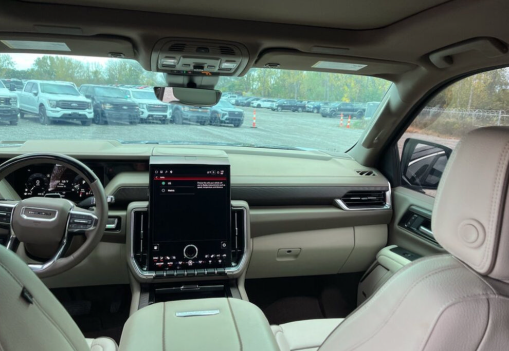 Used 2025 GMC Yukon Denali w/ Denali Reserve Package AWD/4WD image 9