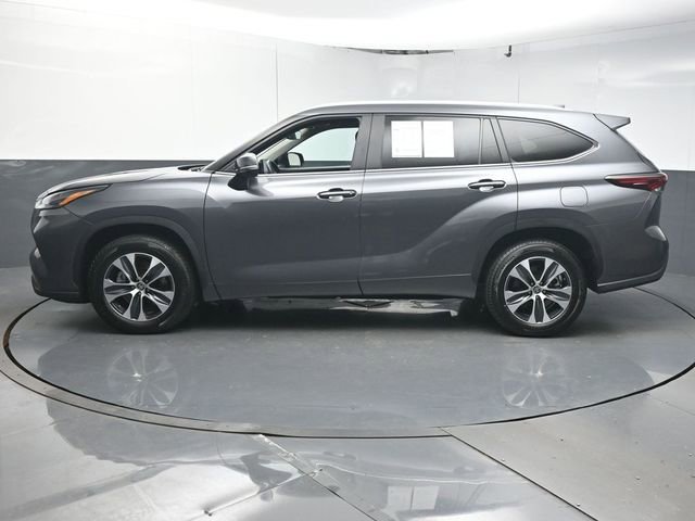 Used 2024 Toyota Highlander XLE FWD image 5
