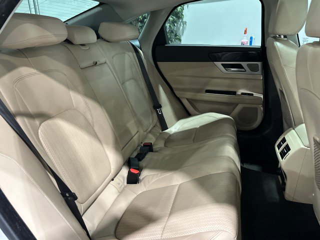 Used 2017 Jaguar XF Prestige AWD/4WD image 36