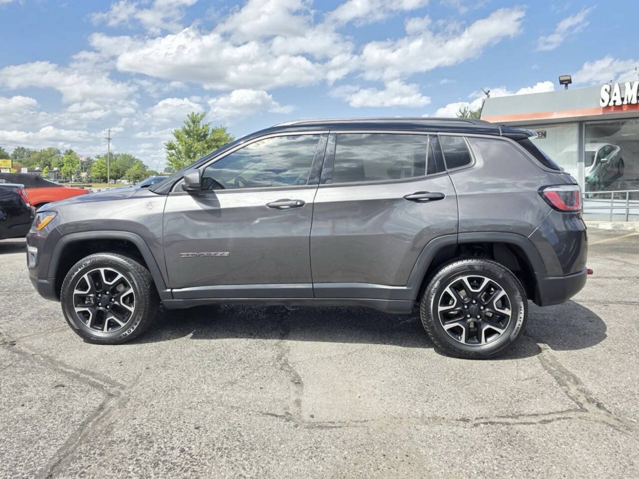 Used 2019 Jeep Compass Trailhawk w/ Leather Interior Group AWD/4WD image 3