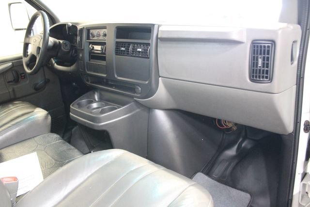 Used 2007 Chevrolet Express 3500 RWD image 17