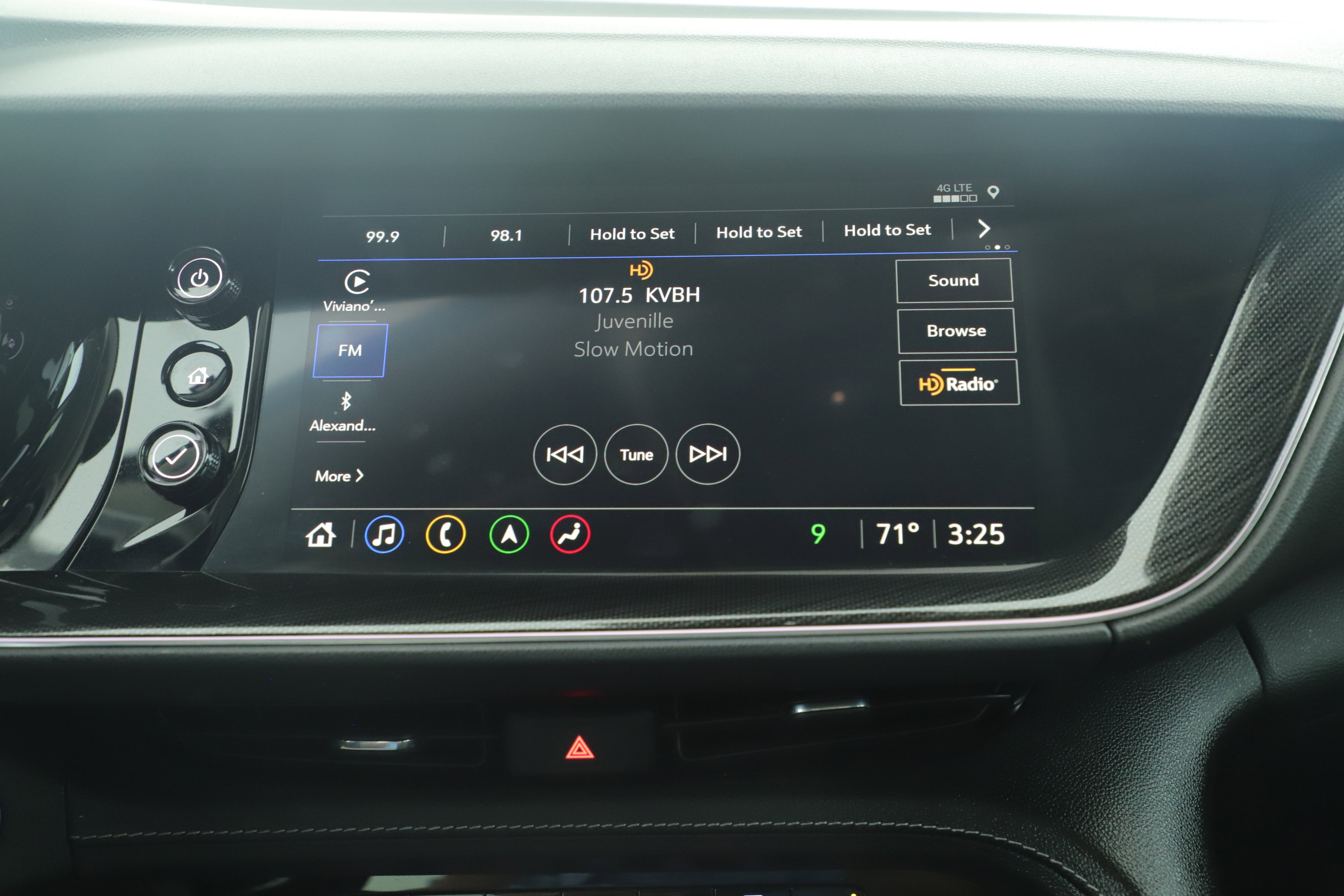 Used 2022 Buick Envision Essence w/ Technology Package II image 17