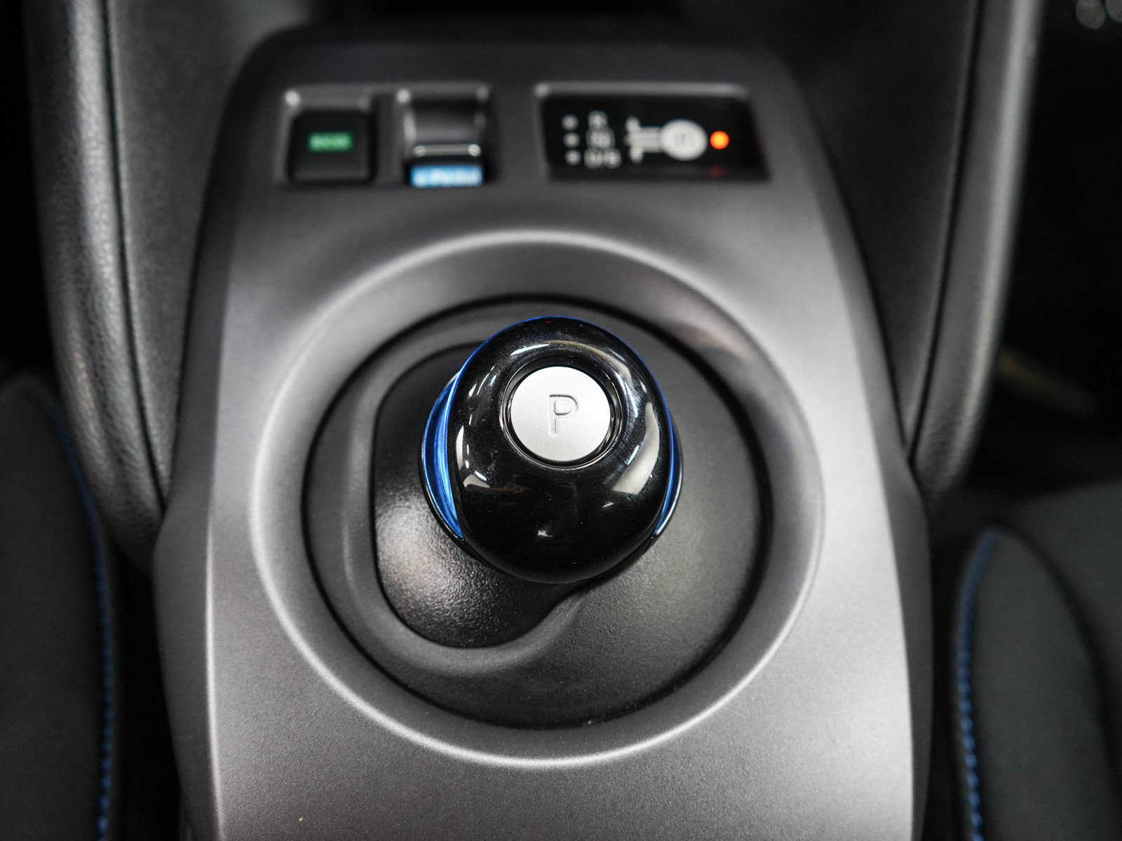 Used 2025 Nissan Leaf S FWD image 24