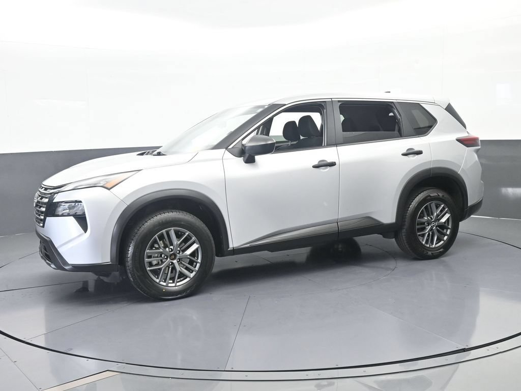 Used 2024 Nissan Rogue S FWD image 2
