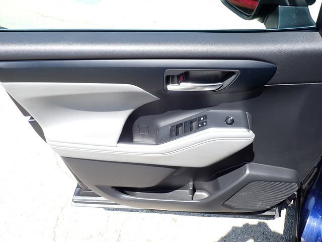 Used 2022 Toyota Highlander XLE AWD/4WD image 21