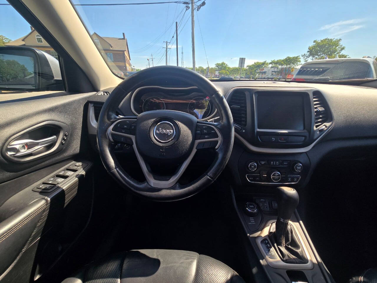 Used 2016 Jeep Cherokee Limited w/ Luxury Group AWD/4WD image 30
