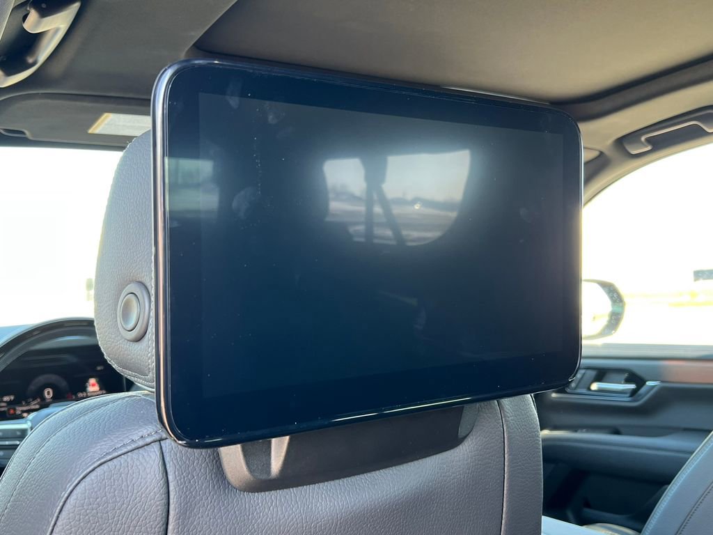 New 2025 GMC Yukon XL Denali w/ Denali Reserve Package image 9