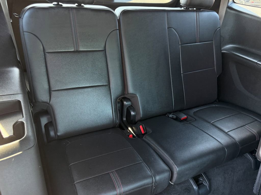 Used 2023 Chevrolet Traverse RS image 12