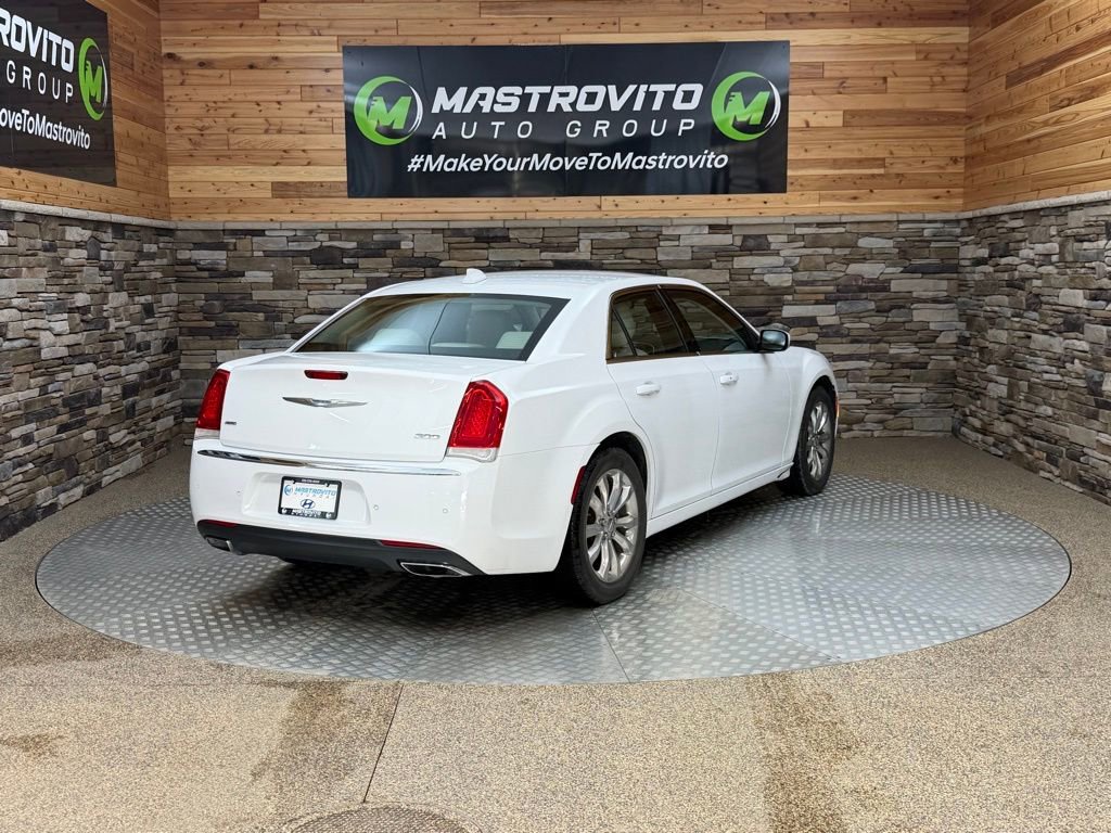 Used 2017 Chrysler 300 Limited w/ 300 Premium Group image 10