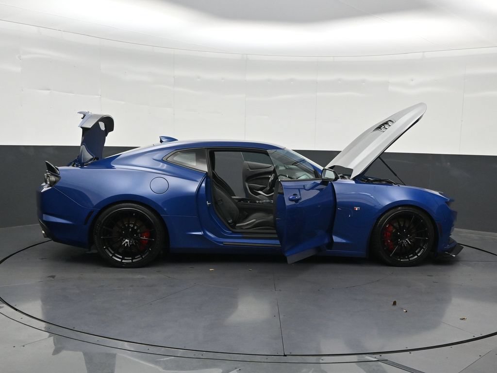 Used 2020 Chevrolet Camaro SS RWD image 32