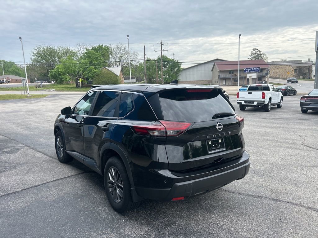 Used 2024 Nissan Rogue S image 5