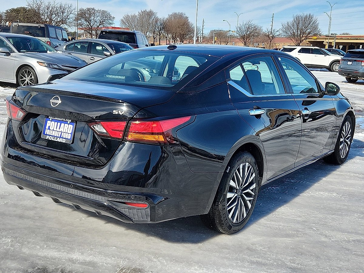 Used 2024 Nissan Altima 2.5 SV image 3